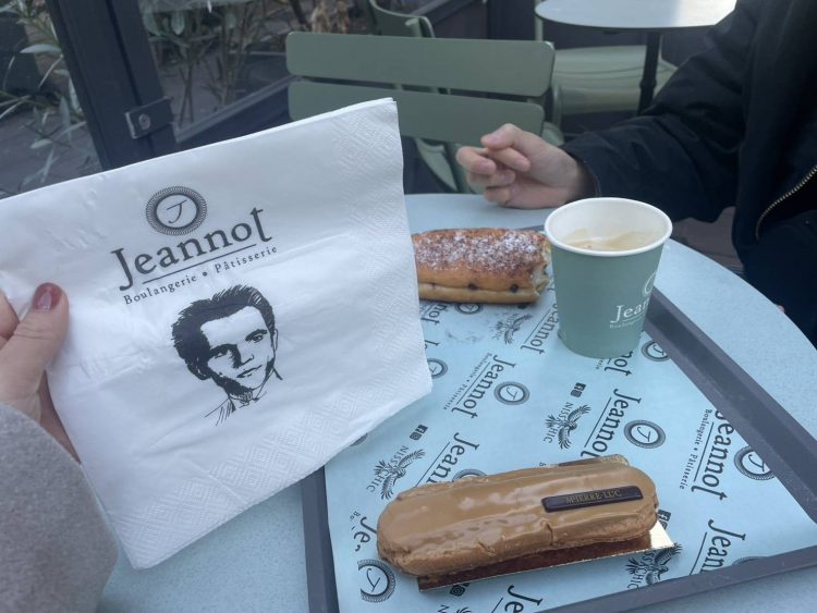 「Boulangerie Jeannot」で食べたエクレア
