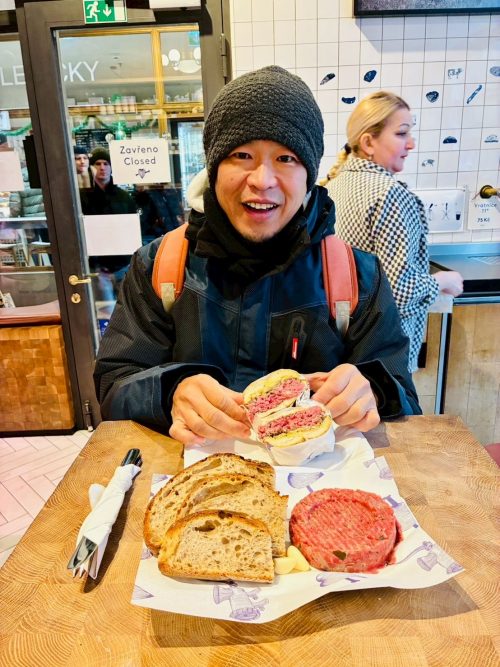 地元客が絶えない精肉店のタタラータ&ハンバーガー