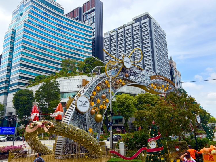 クリスマスが過ぎてもホリデームード満載の楽しいオーチャードの街並み