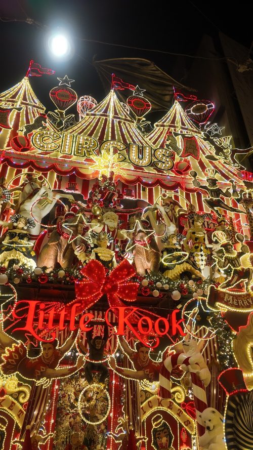 大賑わいのクリスマスマーケット