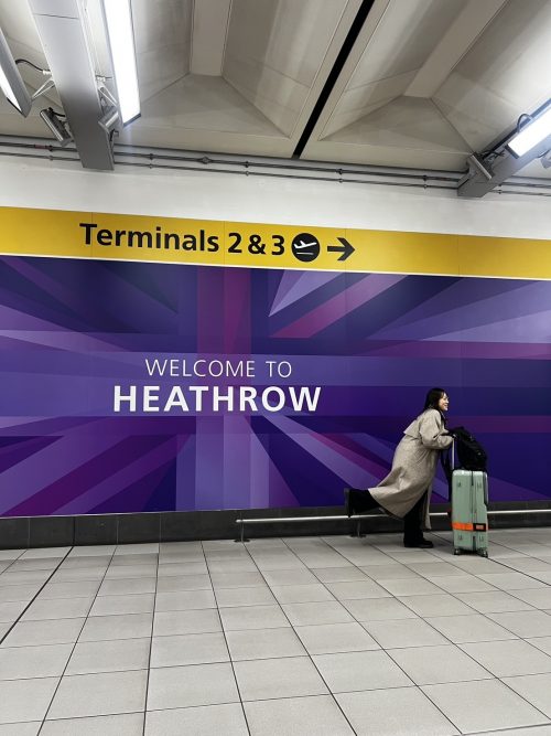 ロンドンヒースロー空港に到着