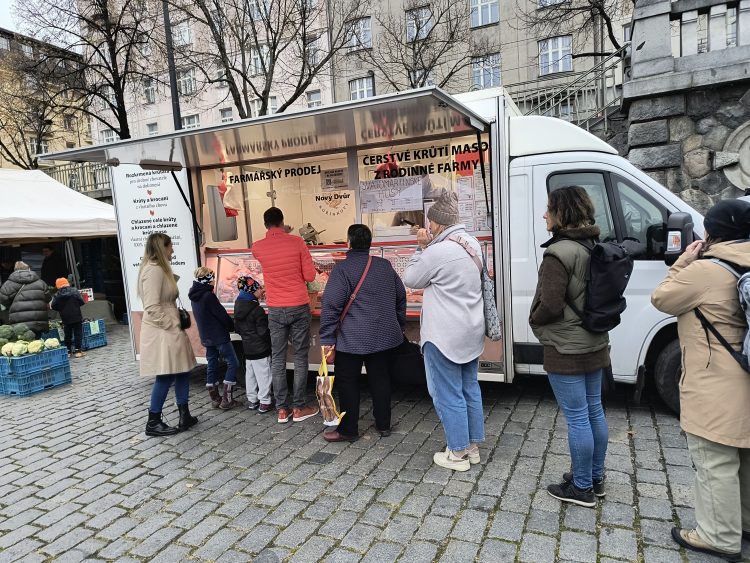 ファーマーズマーケットのお肉屋さん