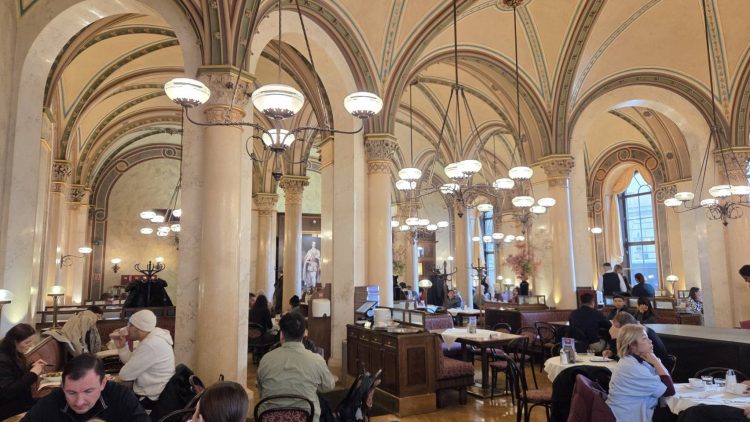 カフェ・セントラル