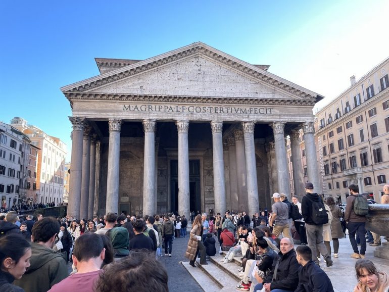 世界最古のコンクリート建築物のパンテオン