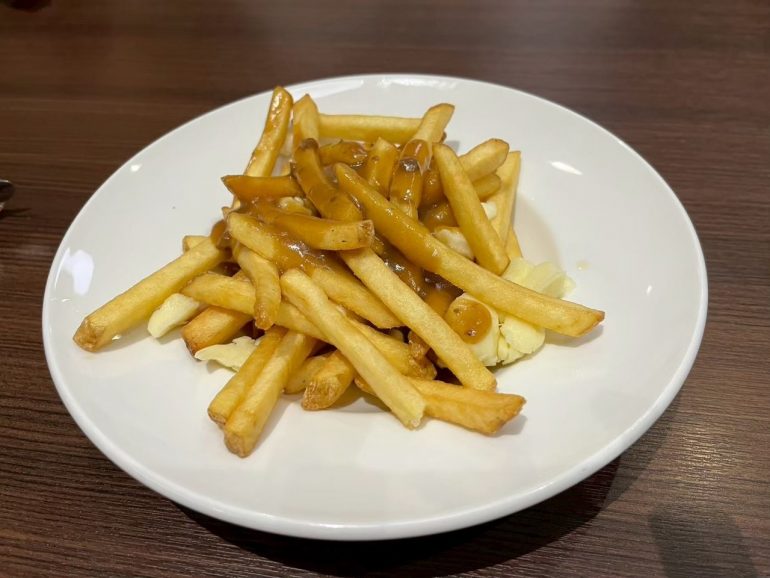 カナダ料理のプティンもいただきました