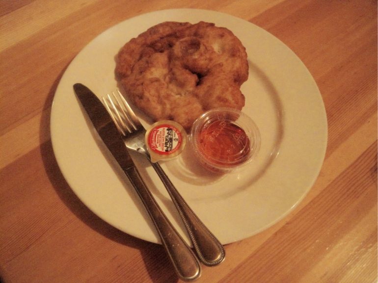 先住民の伝統的なパン「バノック」