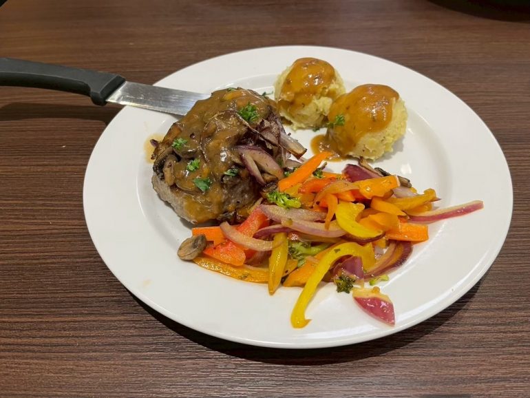 ソールズベリーステーキを堪能