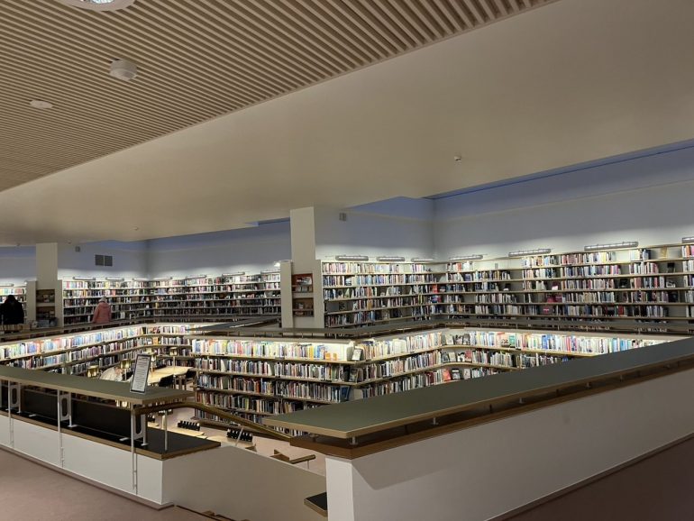 ロバニエミ市立図書館