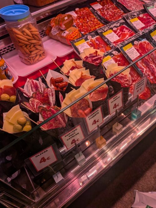 ボケリア市場の生ハム