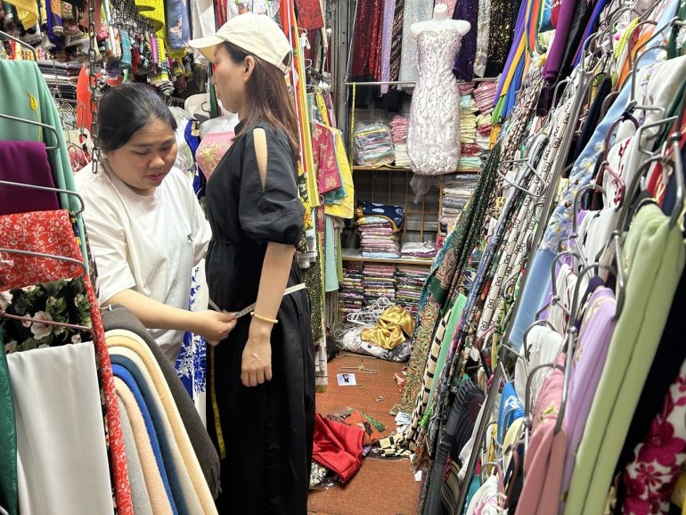 アオザイのオーダーを体験