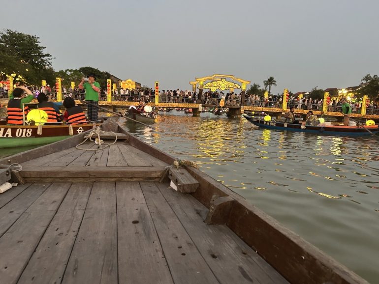 ランタン流しに挑戦！