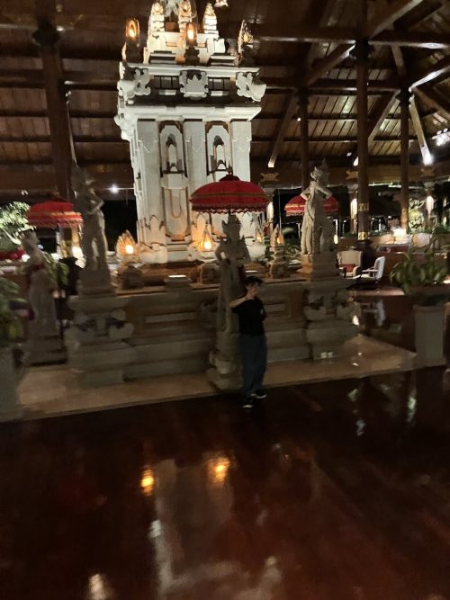 バリらしい建築が印象的なホテル