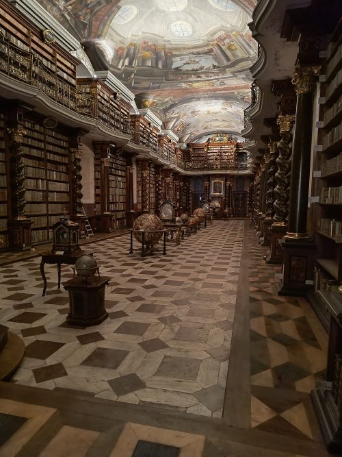 世界一美しい図書館