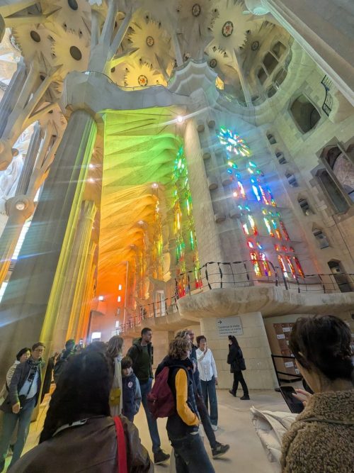 ステンドグラスの光線美しいサグラダ・ファミリア