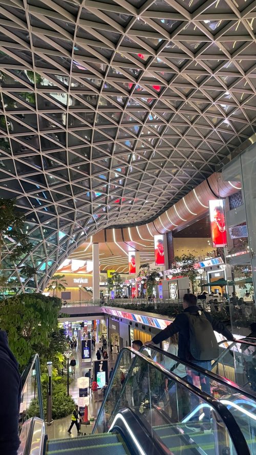ドーハの空港の広さと清潔さに感動！