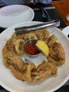 夕食のイタリアンレストラン イカのフリット 軽くて美味 ワインが進む
