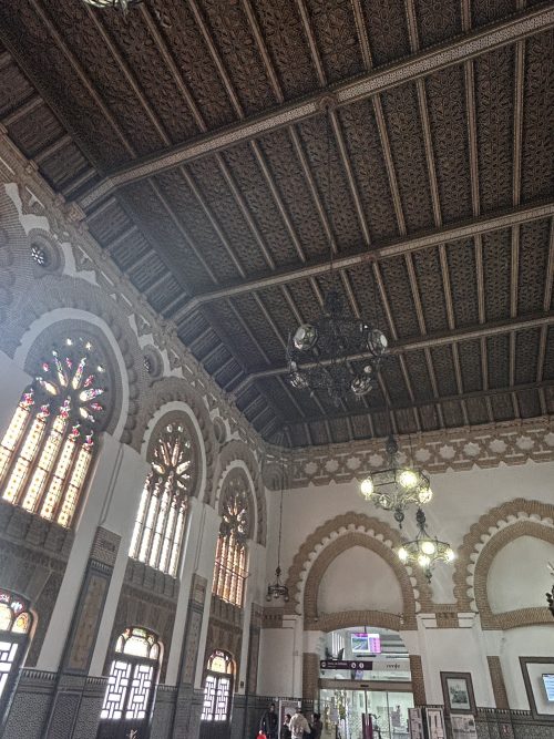 アトーチャ駅構内