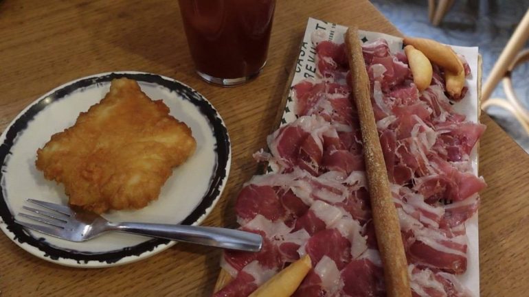 マドリード昼食_生ハム盛り合わせとタラフリッター