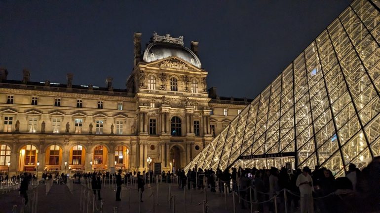 ルーブル夜景