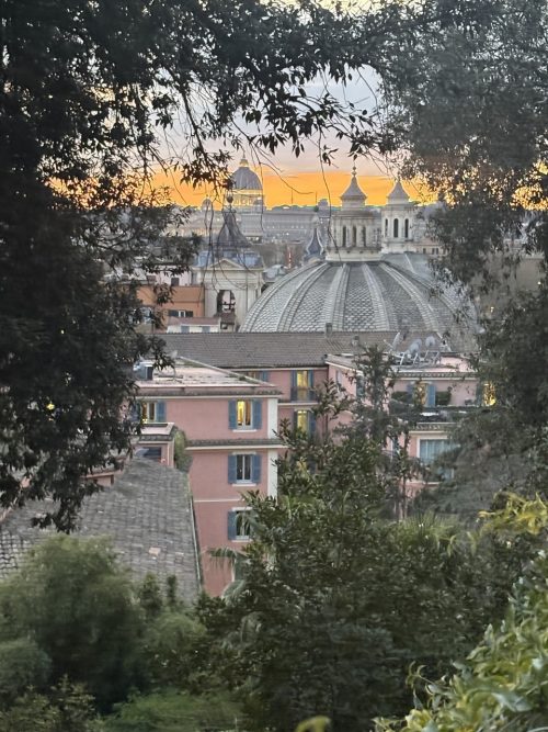 ローマポポロ広場の上、ピンチョのテラスからの夕日