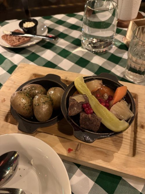 「Restaurant Zetor」で美味しい食事を堪能