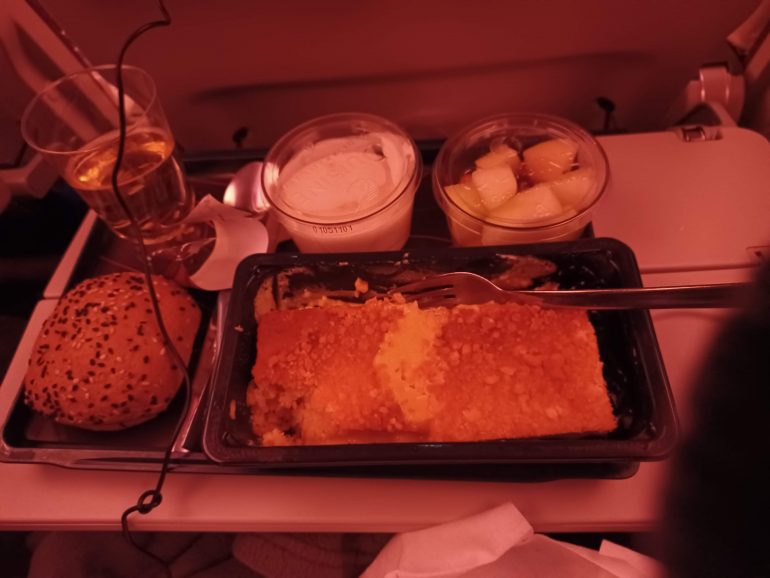 機内食（アップルスクランブルケーキ）
