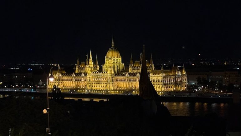 漁夫の砦から見える夜の国会議事堂は絶景でした！