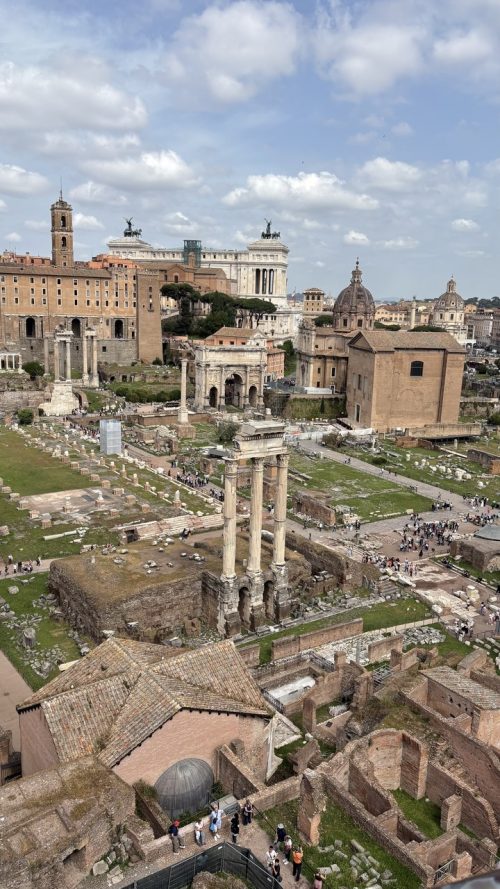 ローマ2日目に訪れた、古代ローマの政治の中枢地であったフォロ・ロマーノ