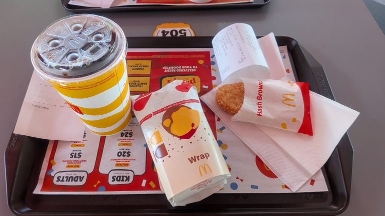 ホテル近くのマクドナルドで朝食