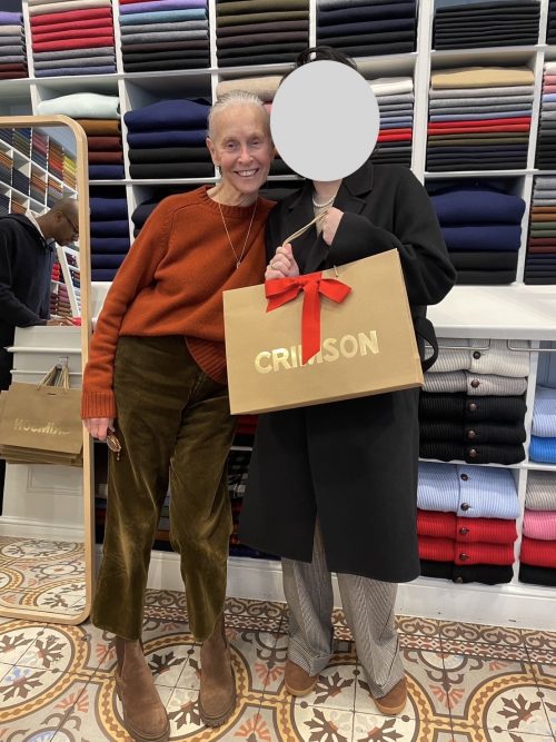 「CRIMSON」の店員さんと一緒に撮影