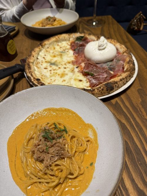 4P'sのブッラータチーズピザとカニパスタ