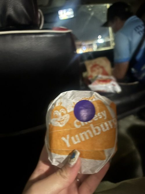 オスロブ向かう途中夜中2時に食べたジョリビー