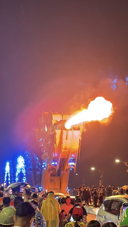 ダナンの観光名所「ロン橋」