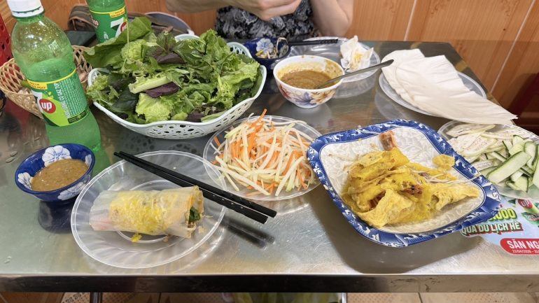 バインセオの名店、バインセオ・バーユン 安くて美味しい。絶対行って欲しい。