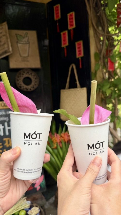 一杯120円と安く、爽やかな喉越し。散策しながら飲むのにいい
