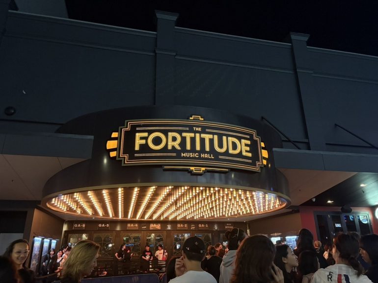 公演会場はフォーティテュード・ヴァリーのコンサートホール。近くで見られて興奮しました