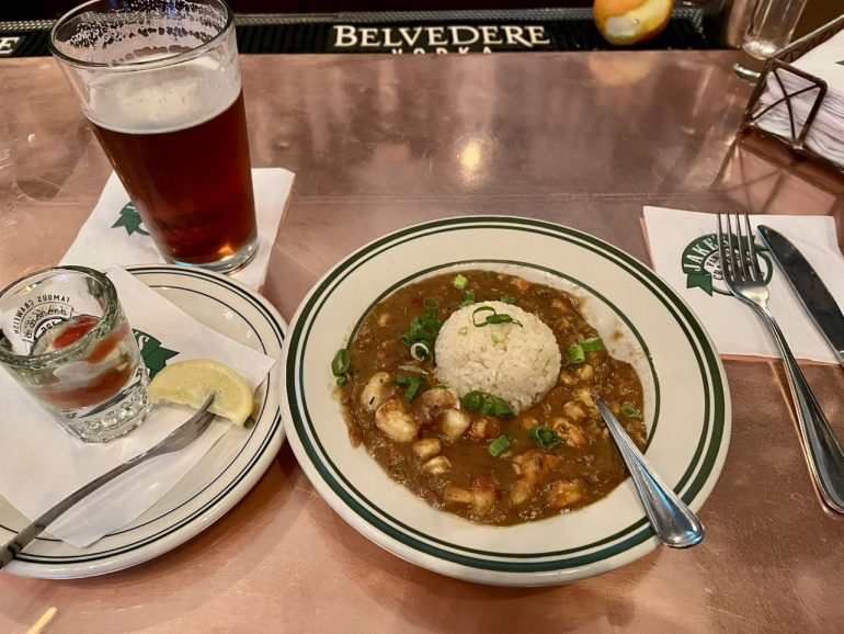 夕飯はクラフトビール、オイスター、そして初めて食べたガンボ!予想外の料理もいい思い出!