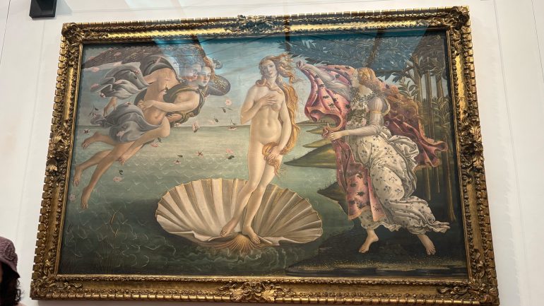 フィレンツェのウフィツィ美術館では、ヴィーナスの誕生など無数の絵画や彫刻を鑑賞しました。