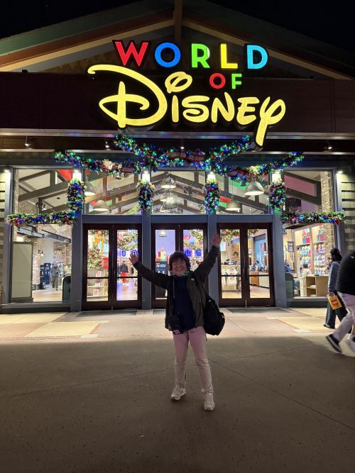 ディズニーストアにてグッズ購入!