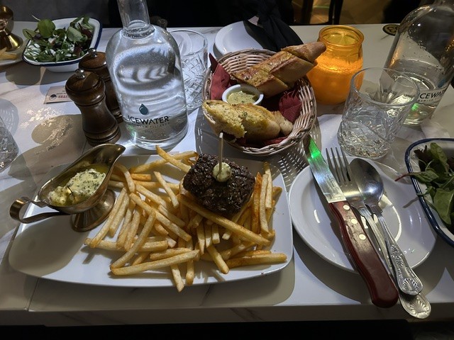 「Boeuf and Frites」のステーキが絶品でした!