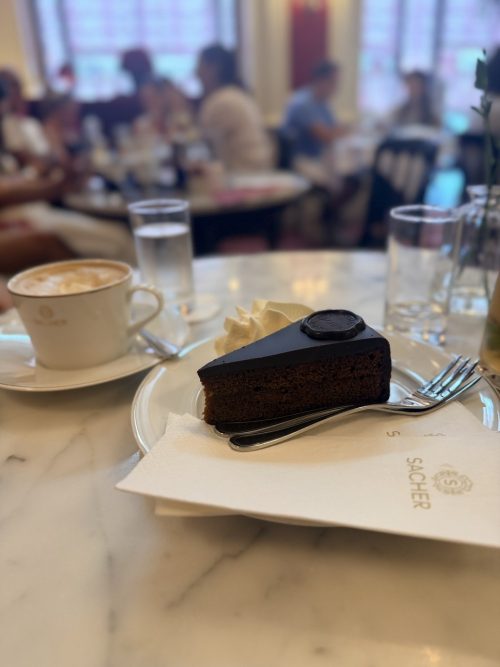 「カフェ・ザッハー」元祖ザッハートルテ カフェの雰囲気も最高で美味しかったです!