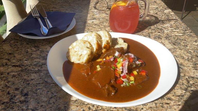 「Cathedral cafe」で食べた牛肉の煮込みです