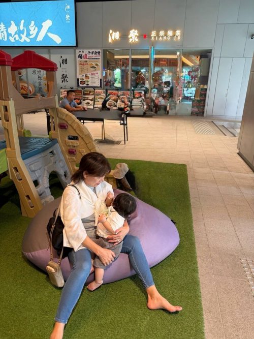 暑い気候では室内のプレイスペースが子連れにはおすすめです