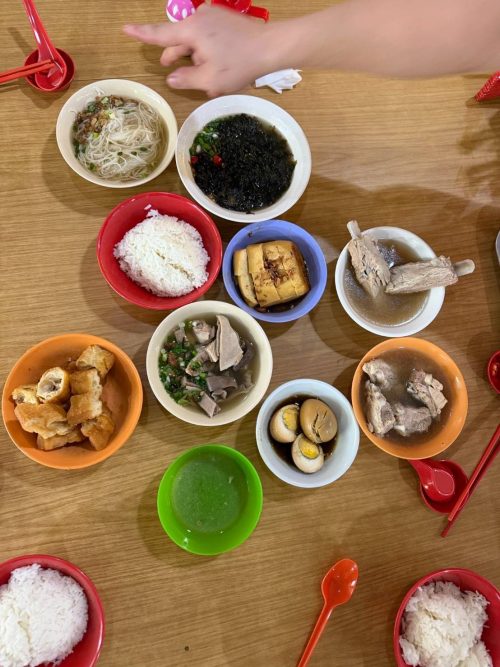 スープに浸して食べる揚げパンが特に美味しかったです!