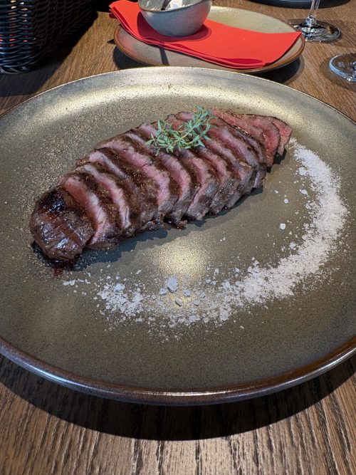 「ブラックリバー」の夕食 シャトーブリアンは期待を上回る美味しさでおすすめです