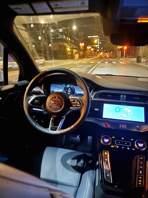 無人で奇妙だけどおもしろいWaymo