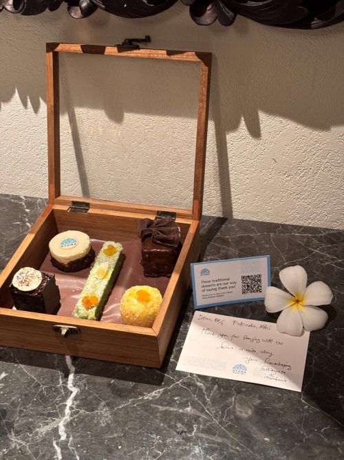 宿泊特典で頂いたもの バリの伝統的なスイーツも入っていました
