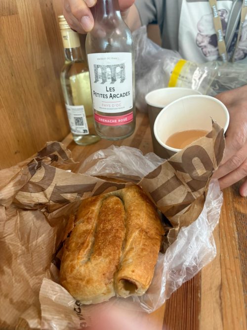 ザグレブのパン屋で買ったビュレク
