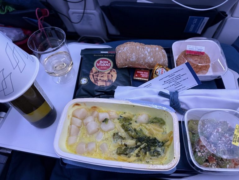 パリから羽田行きの機内食も美味しかったです