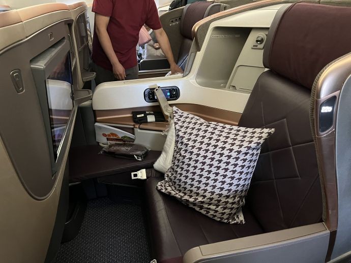 シンガポール航空777-300ER ビジネスクラスの座席